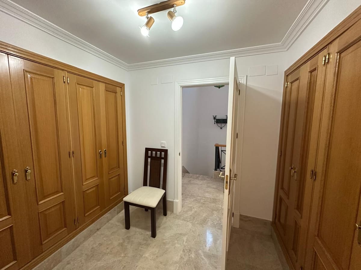 4-slaapkamerwoning in Santa Clara Golf, Marbella-Oost in Marbella - foto 10