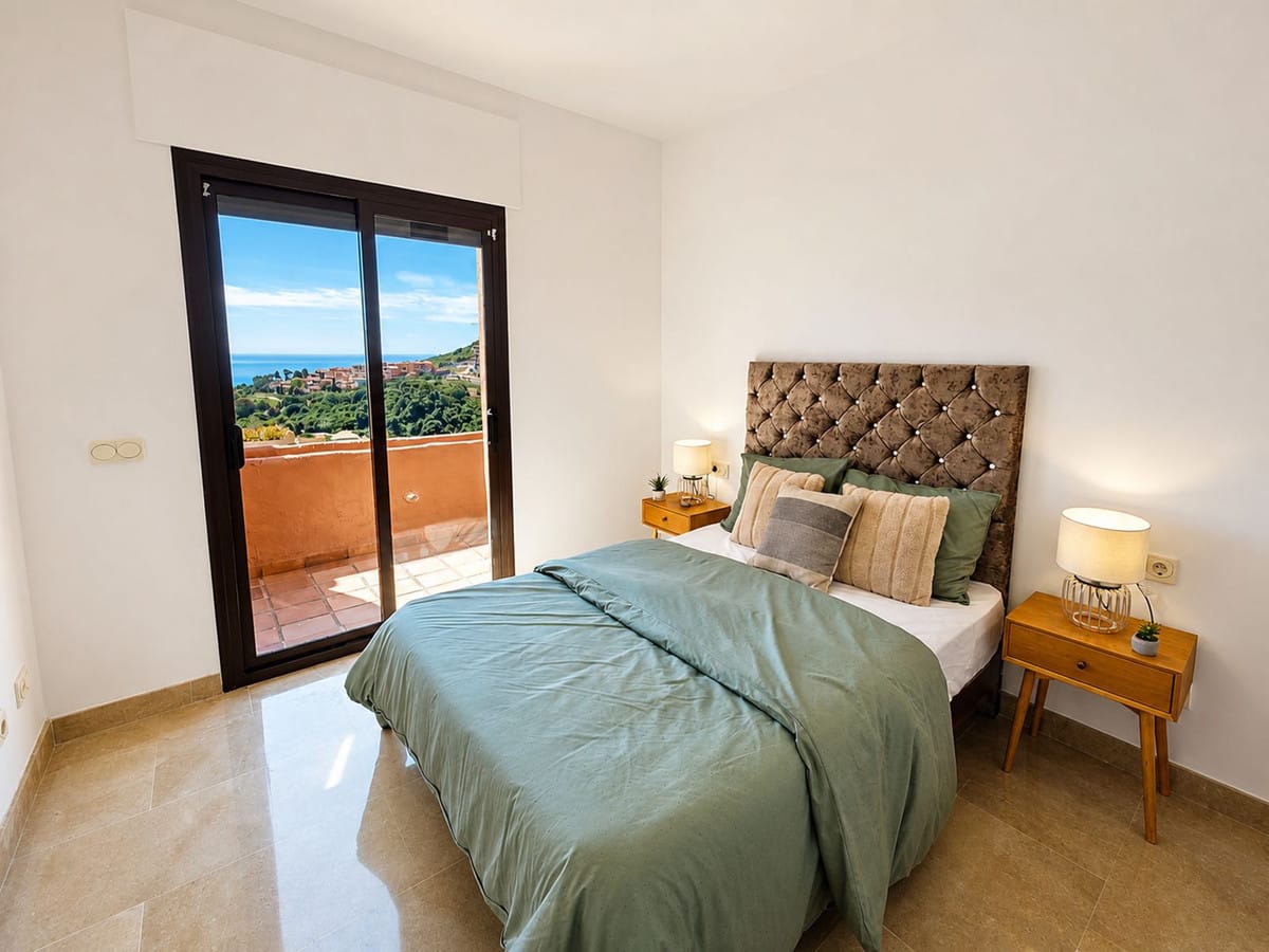 Spectaculair penthouse met zee- en golfbaanuitzicht in San Luis de Sabinillas in San Luis de Sabinillas - foto 11