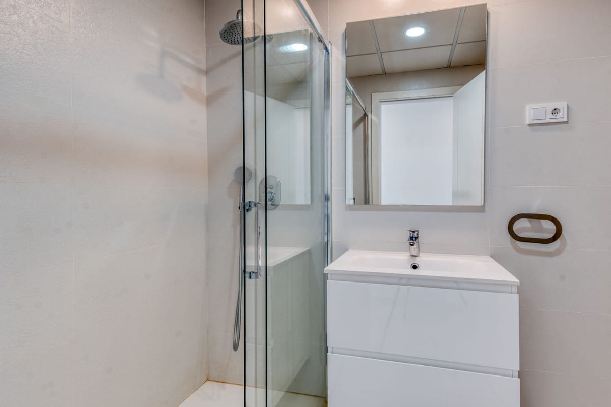 2-slaapkamer penthouse met zee- en bergzicht in Estepona in Estepona - foto 15