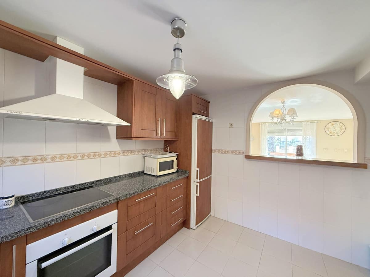 Drie-slaapkamer hoekwoning met zeezicht in Estepona in Estepona - foto 16