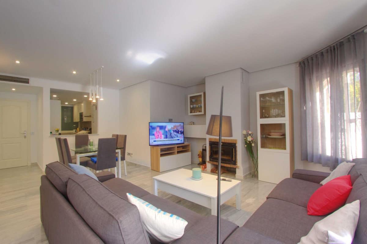 Drie-slaapkamerappartement op begane grond in Golden Beach, Elviria in Elviria - foto 6