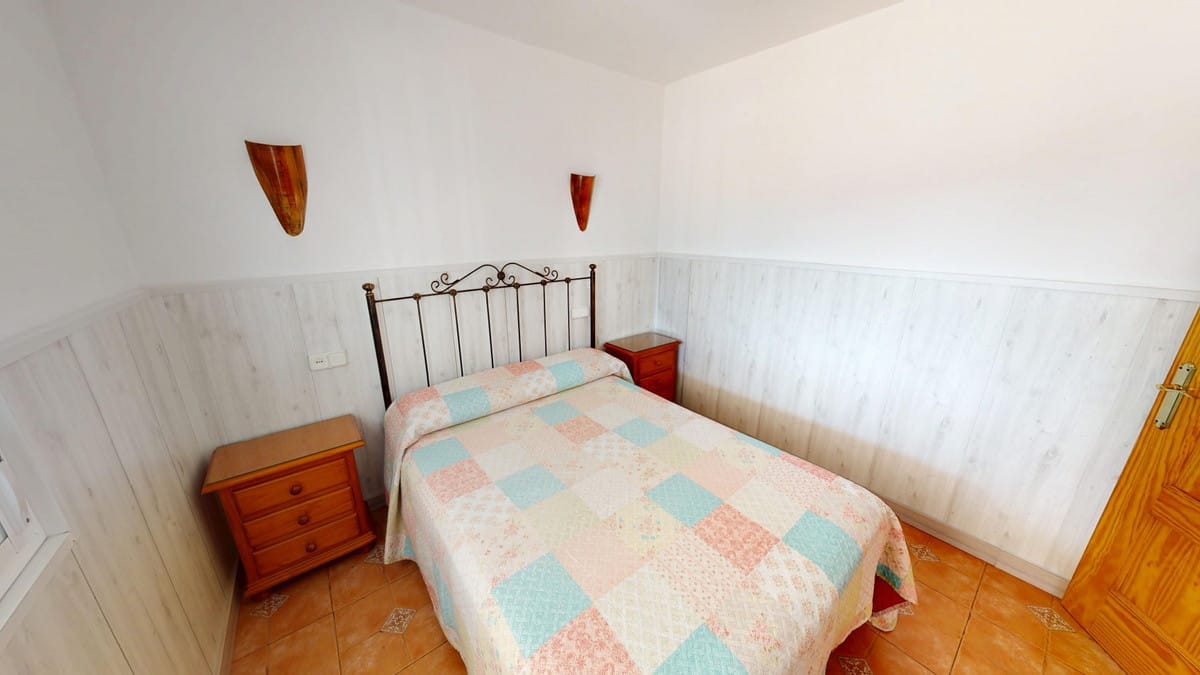Huis met 3 slaapkamers in Sayalonga in Sayalonga - foto 8