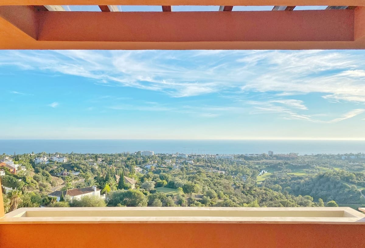 Exclusieve penthouse met 2 slaapkamers en 2 badkamers in Marbella in Marbella - foto 2