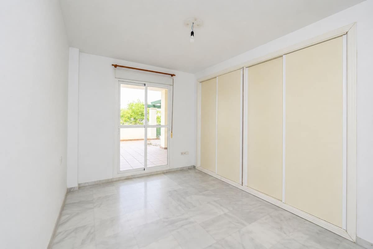 Drie-slaapkamer appartement in Nueva Andalucía met toeristische verhuurlicentie in Nueva Andalucía - foto 7