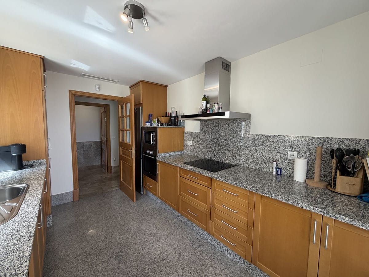 Drie slaapkamers, halfvrijstaande duplex-tussenwoning in Marbella (Santa Clara) in Marbella - foto 10