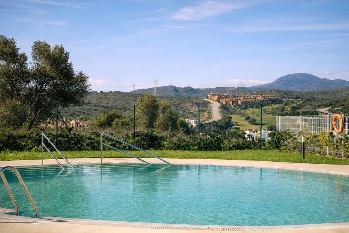 Begane grond appartement met panoramisch zeezicht in Estepona in Estepona - foto 13