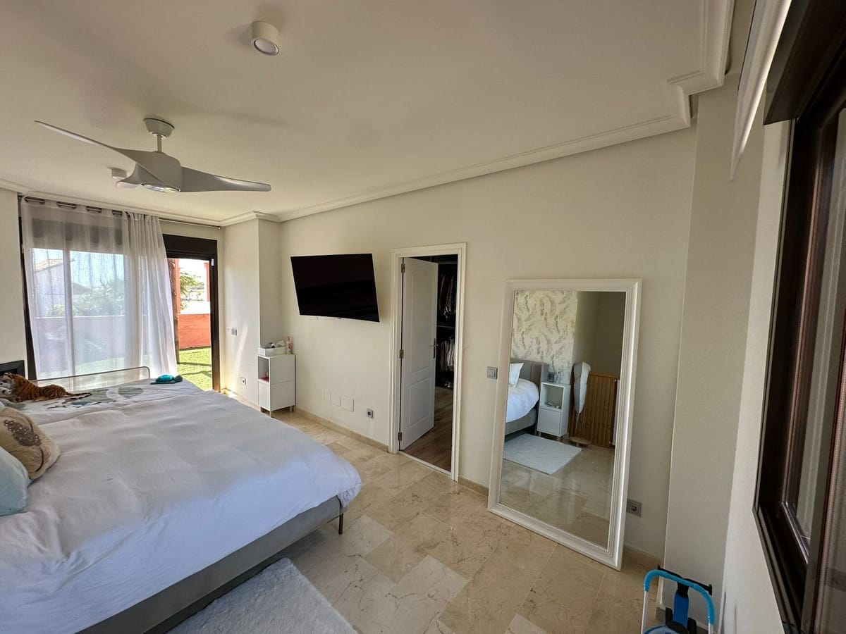 4-slaapkamer appartement in Casares Playa, Costa del Sol - foto 9