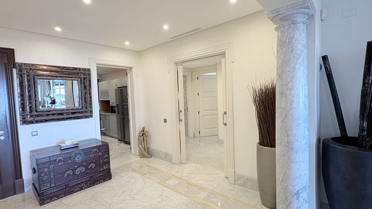 Drie-slaapkamerappartement aan het strand in Los Monteros in Los Monteros - foto 12