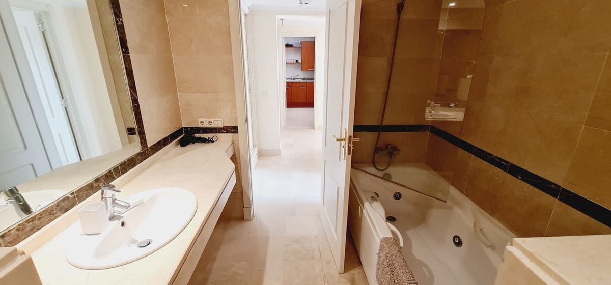 Exclusief 1-slaapkamerappartement in Marbella met toeristische licentie, terras en garage in Marbella - foto 7