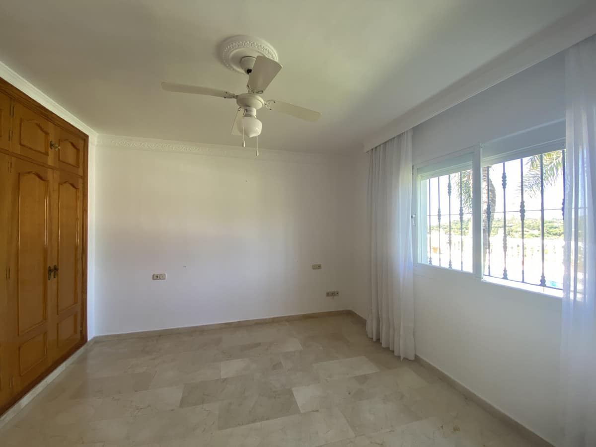 Finca met 3 slaapkamers in El Velerín (Estepona) in Estepona - foto 11