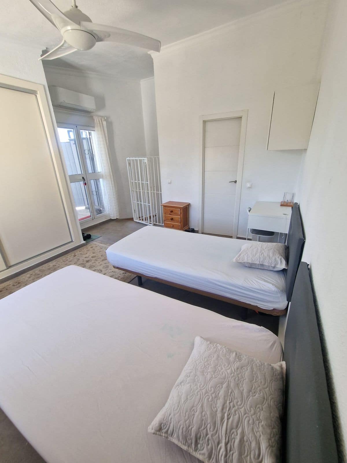 Estepona: 3-slaapkamerwoning met dakterras, zonnepanelen en gemeenschappelijk zwembad in Estepona - foto 17