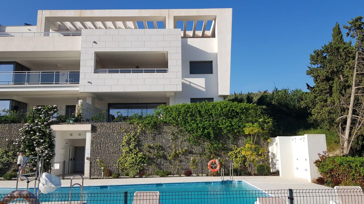 Drie-slaapkamer hoekappartement in Casares Golf in Casares - foto 2
