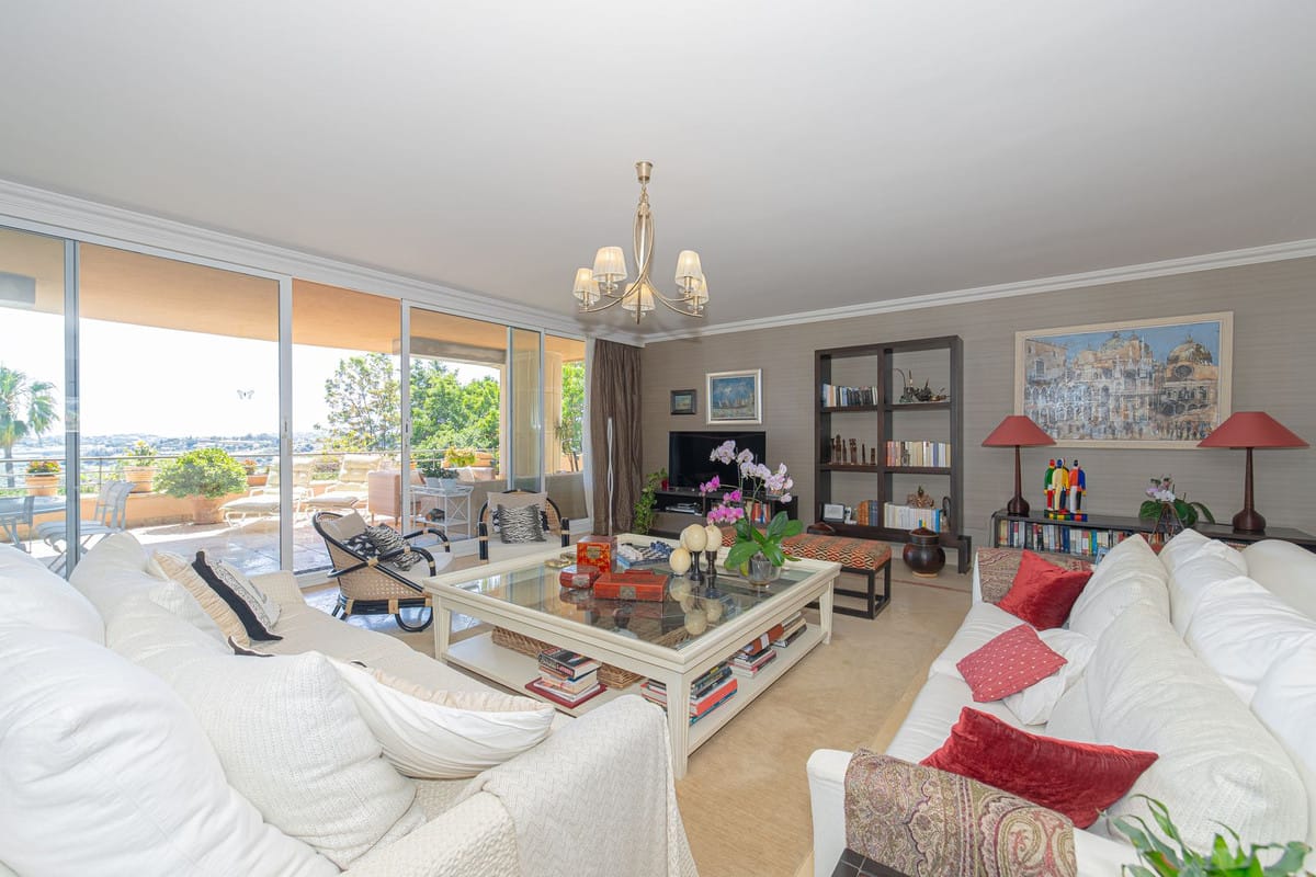 Ruim driekamer-subpenthouse met panoramisch zeezicht in Magna Marbella in Nueva Andalucía - foto 12