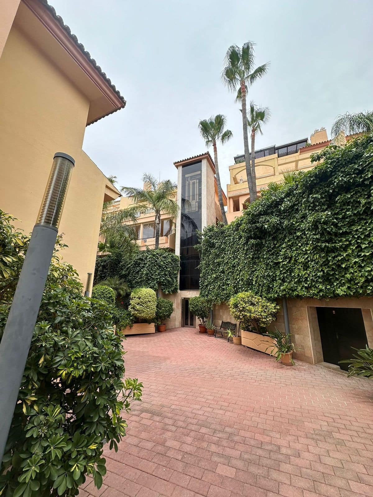 Penthouse met 2 slaapkamers in Nueva Andalucía in Nueva Andalucía - foto 15