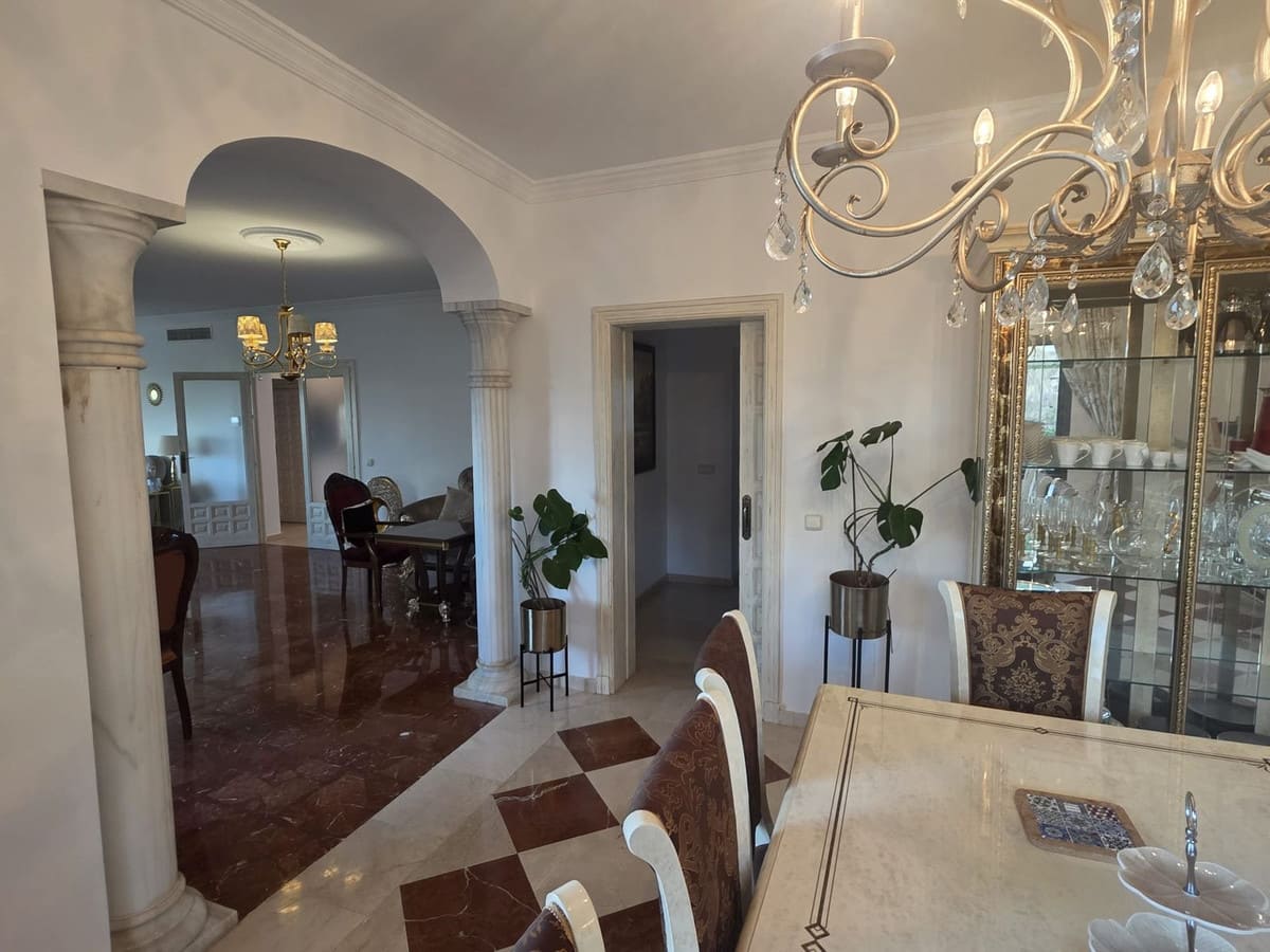 Zes-slaapkamer villa in El Paraiso, Benahavís in El Paraiso - foto 15