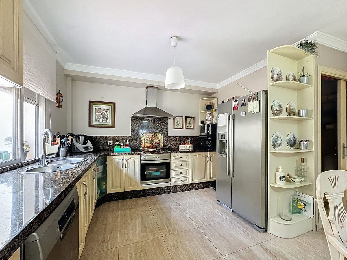 5-slaapkamerhuis in Estepona: twee woningen onder één akte in Estepona - foto 10