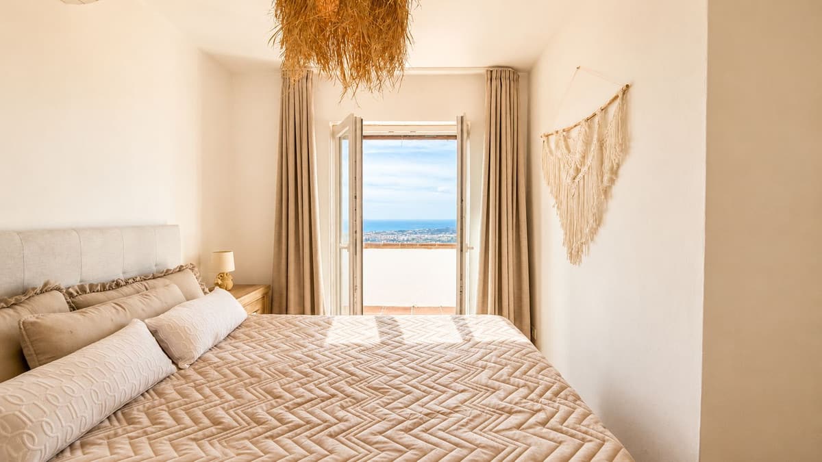 Volledig gerenoveerde hoekwoning in Mijas La Nueva met 180° panoramisch uitzicht in Mijas - foto 8