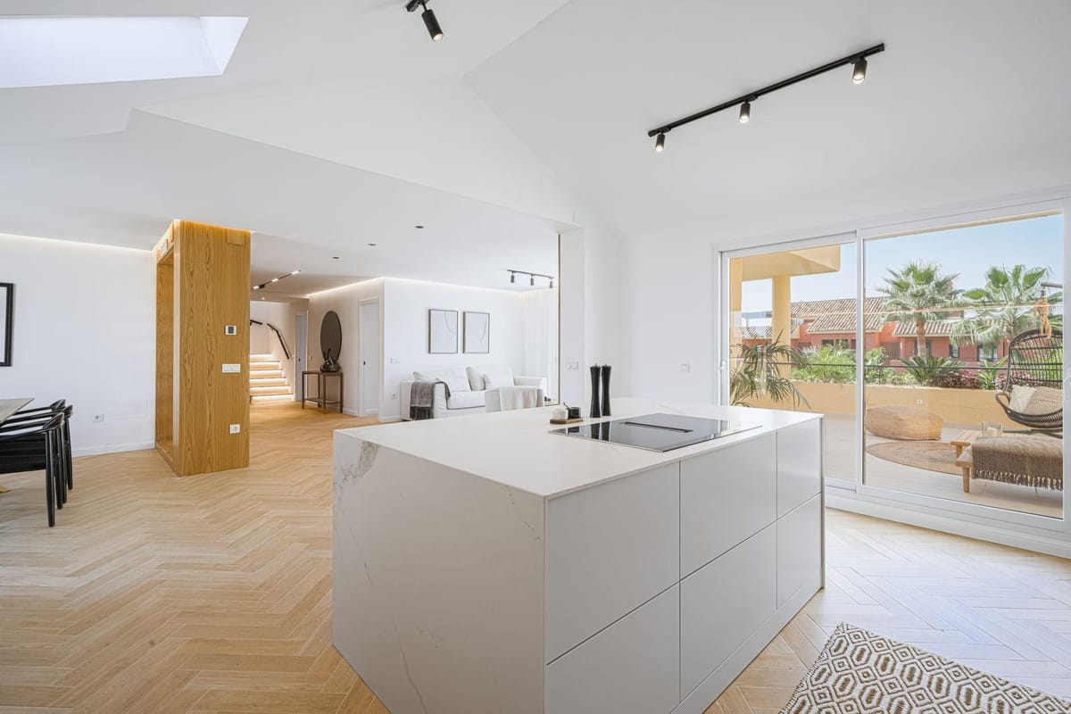 Drie-slaapkamer duplex penthouse met zeezicht in Bel Air, New Golden Mile in Bel Air - foto 13