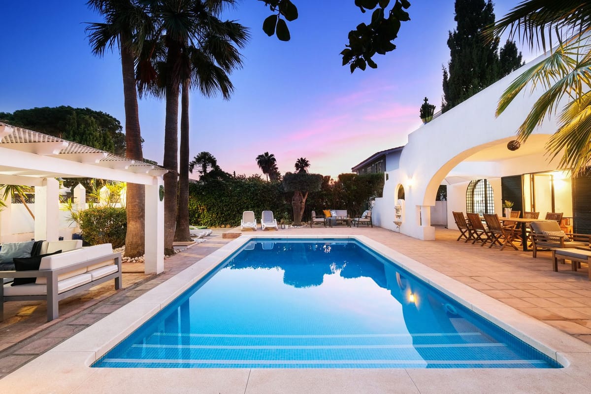 Exclusieve Arabisch-Mediterraanse villa nabij het strand in Cabopino, Marbella in Marbella - foto 2