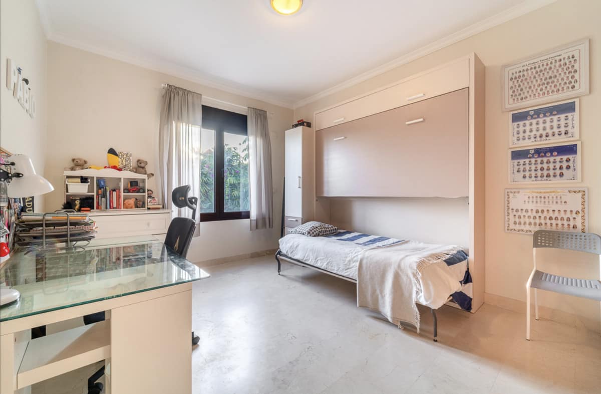 Villa met 4 slaapkamers in Estepona in Estepona - foto 15