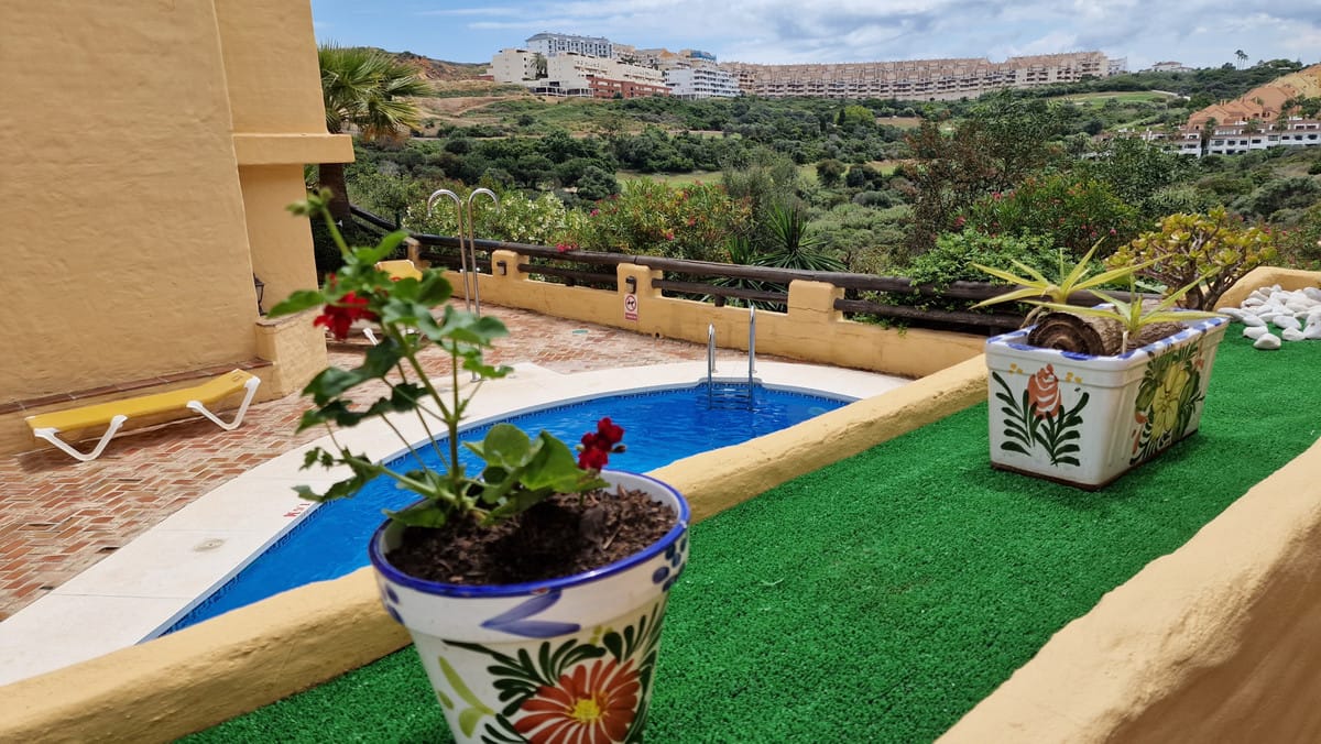 Appartement met drie slaapkamers in La Duquesa in La Duquesa - foto 3