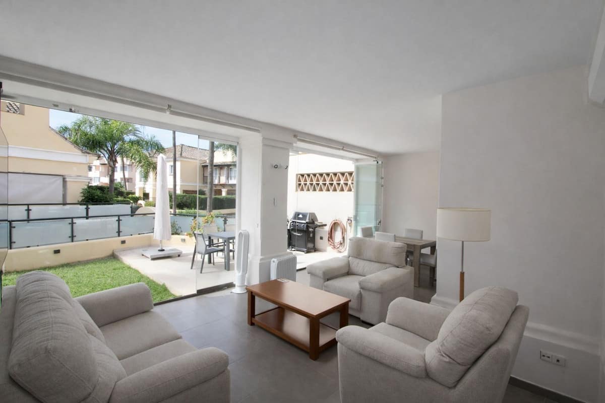 Ruime halfvrijstaande villa met 3 slaapkamers in Elviria in Elviria - foto 3