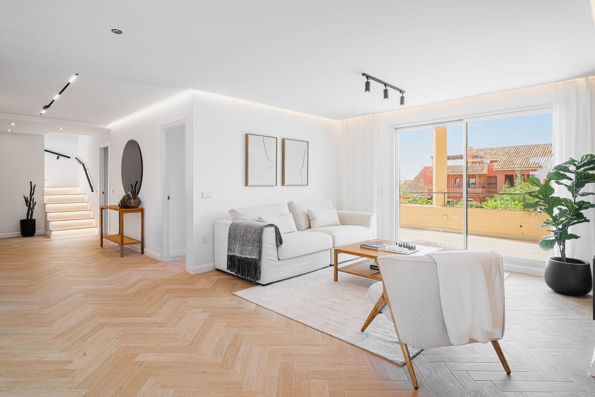 Drie-slaapkamer duplex penthouse met zeezicht in Bel Air, New Golden Mile in Bel Air - foto 2