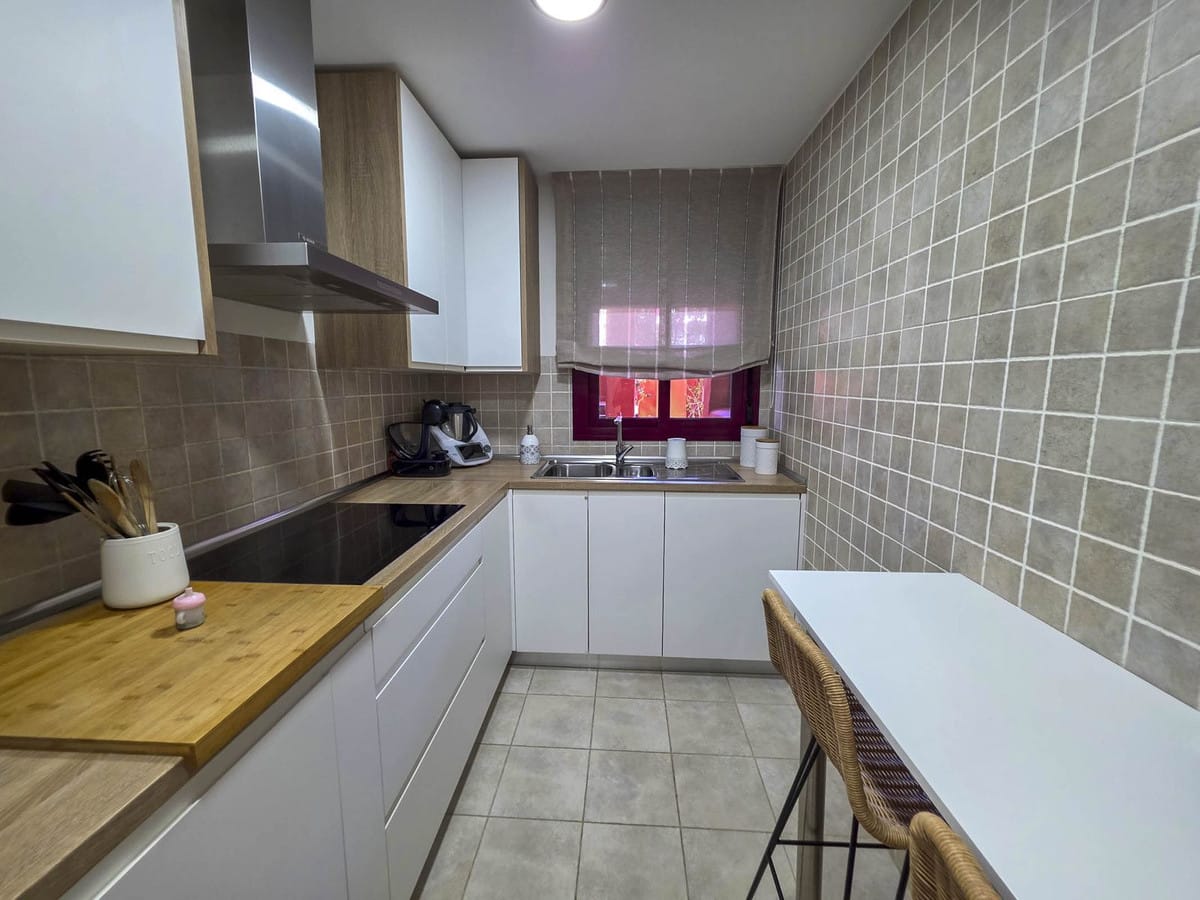 Drie-slaapkamerappartement met glazen terrassen en zeezicht in Viñedos del Mar, La Duquesa in La Duquesa - foto 5