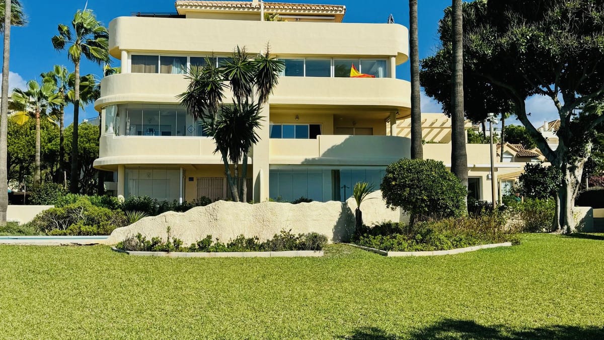Frontline strandappartement met 2 slaapkamers in Elviria in Elviria - foto 14