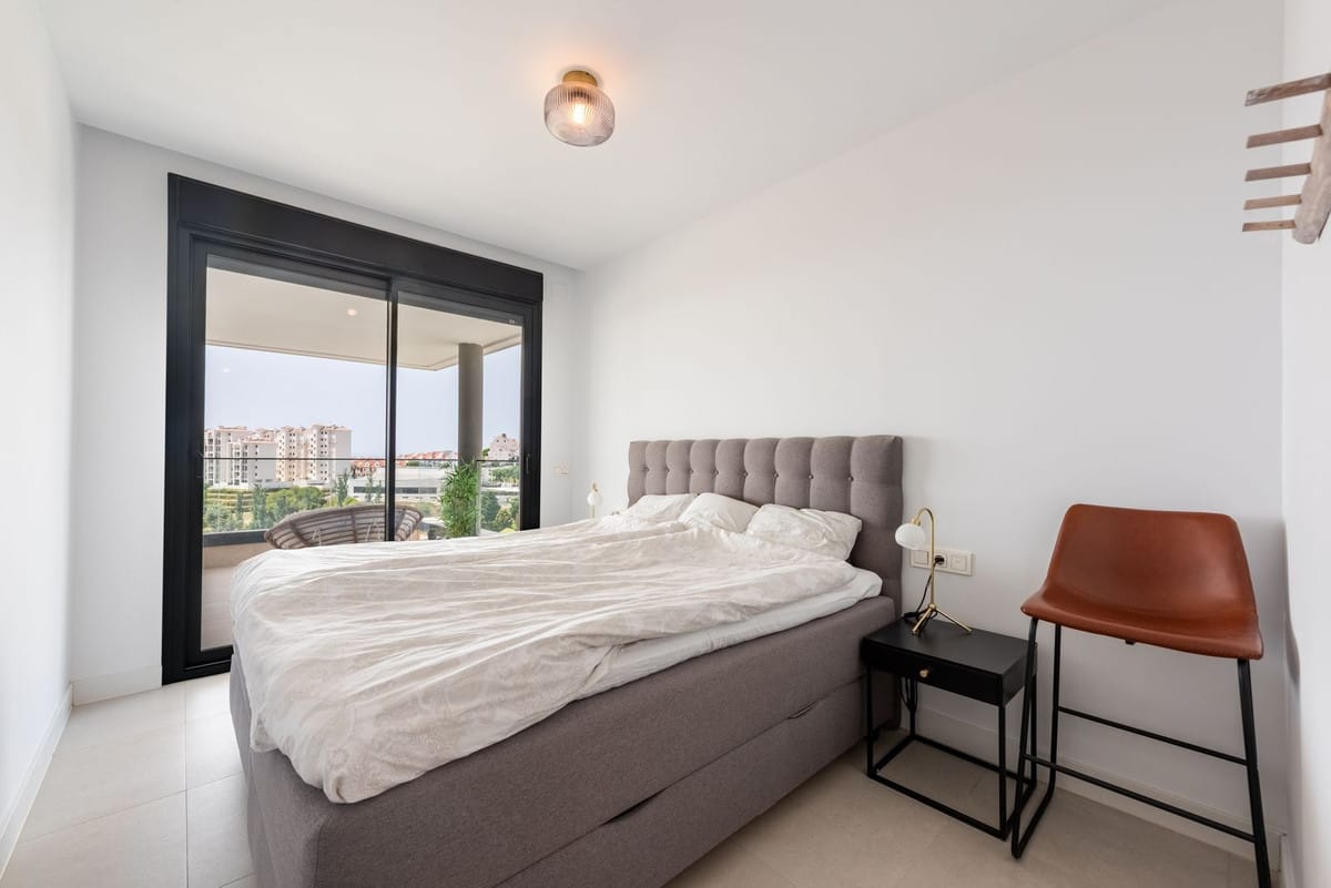Vier-slaapkamerappartement met panoramisch zeezicht in Estepona in Estepona - foto 14
