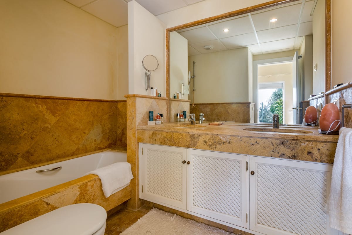 Drie slaapkamers stadswoning in Istán in Istán - foto 15