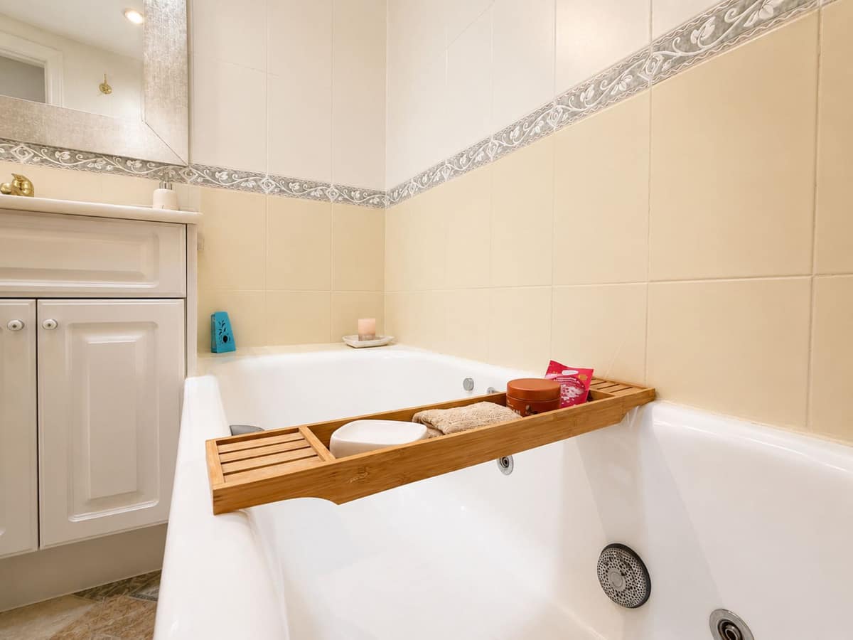 Gelijkvloers appartement met privéterras en tuin aan Estepona Golf in Estepona - foto 14