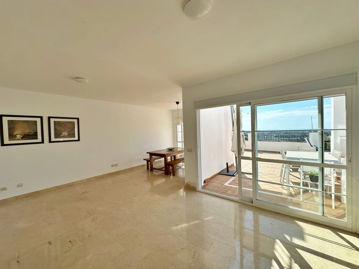 Ruime 3-slaapkamer villa in Benahavís, Puerto de Los Almendros, met panoramisch zee- en bergzicht in Benahavís - foto 4