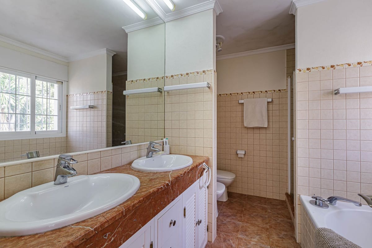 5-slaapkamer villa in El Paraíso Alto in El Paraiso - foto 13