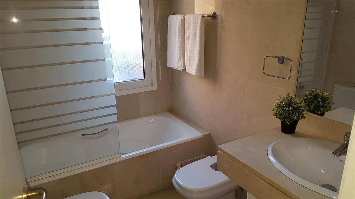 2-slaapkamer appartement direct aan het strand in La Duquesa in La Duquesa - foto 16