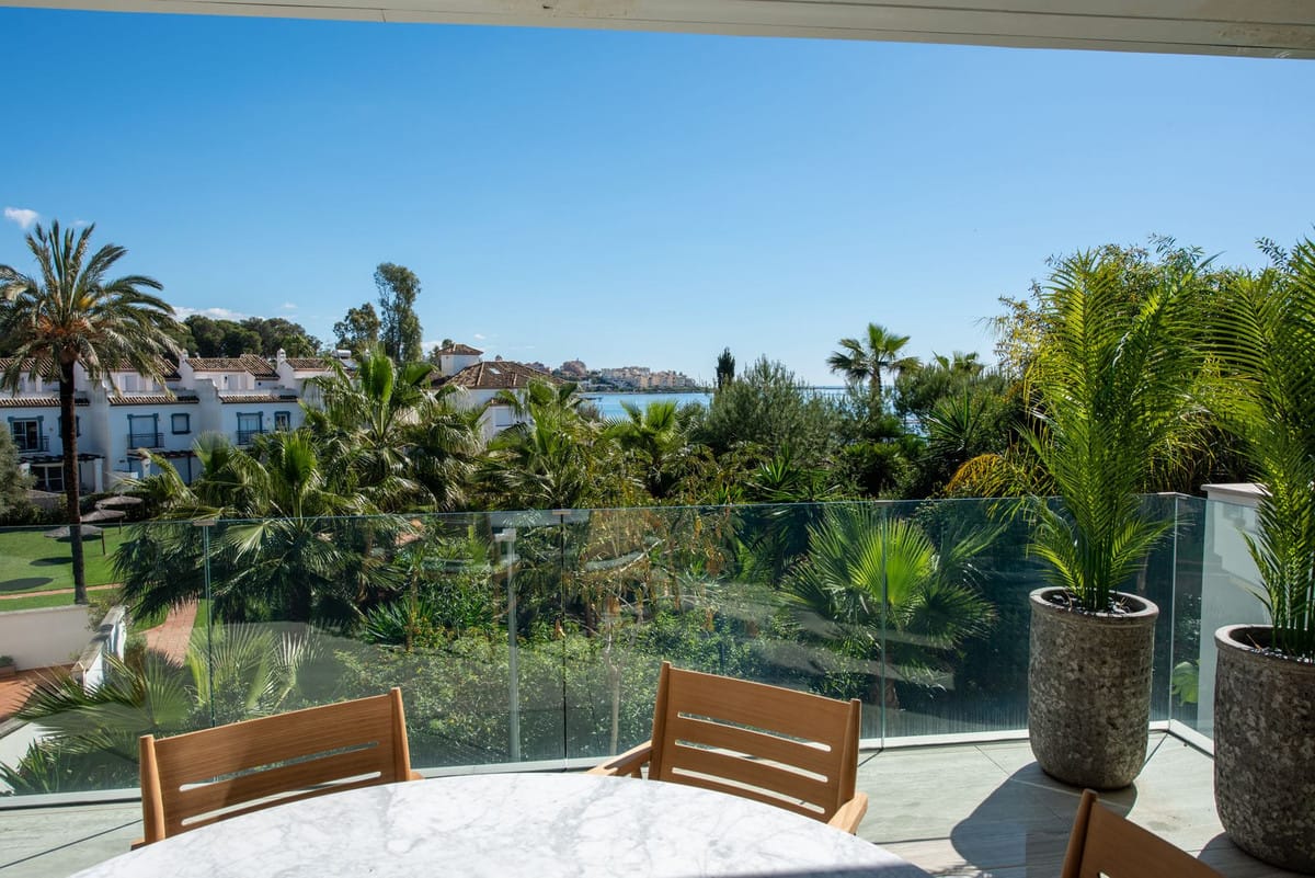 Luxueus 2-slaapkamer appartement aan het strand in Estepona in Estepona - foto 3