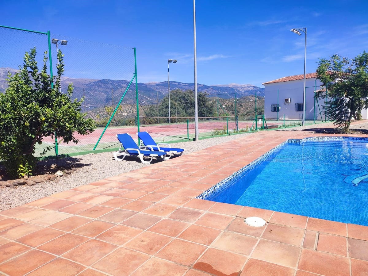 9 slaapkamers verdeeld over twee villa’s in Arenas in Arenas - foto 8