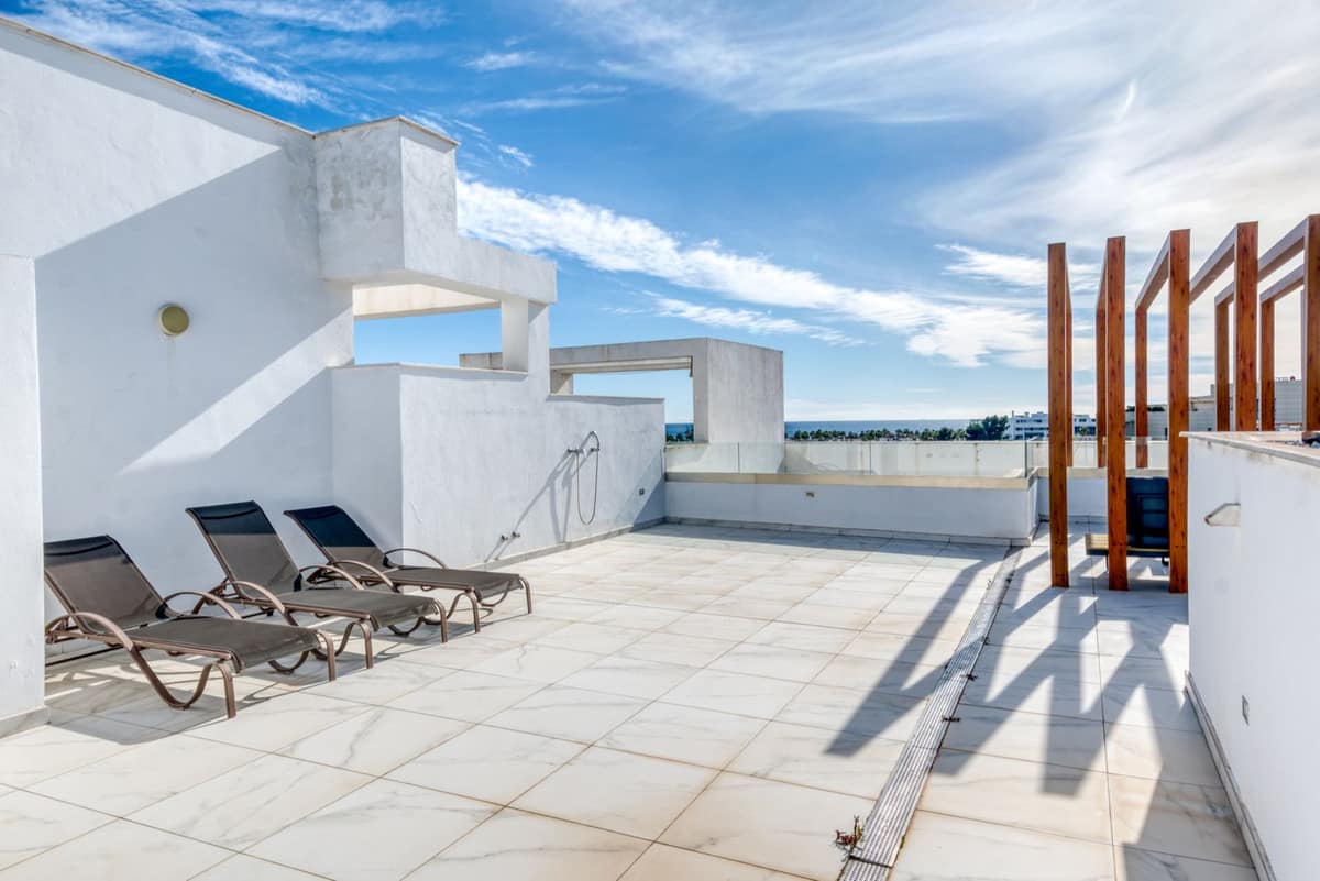 2-slaapkamer penthouse met zee- en bergzicht in Estepona in Estepona - foto 2