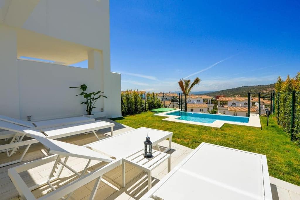 Drie-slaapkamerwoning in Manilva met panoramisch zeezicht in Manilva - foto 2