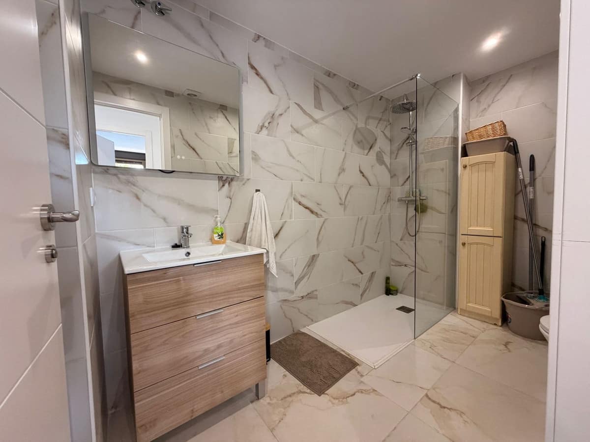 2 bedroom Apartment in Torremolinos in Torremolinos - foto 11