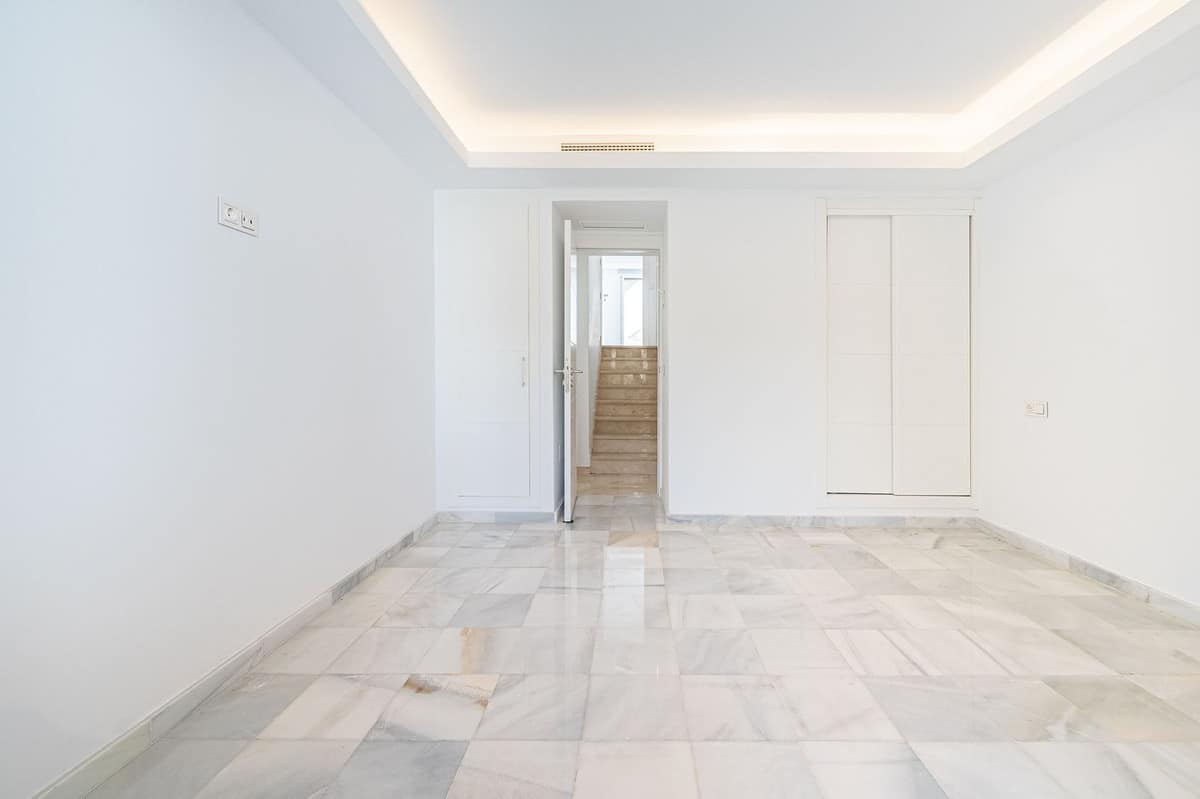 3-slaapkamer stadswoning in Marbella – Recent gerenoveerde townhouse in Atalaya Rio Verde in Marbella - foto 18