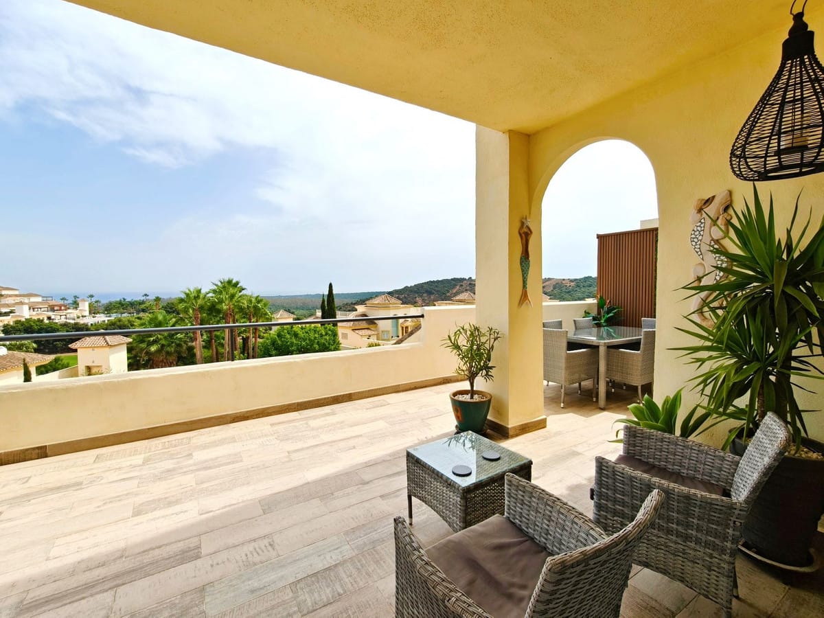 Drie slaapkamers en-suite penthouse in San Roque Club met zeezicht in San Roque Club - foto 2