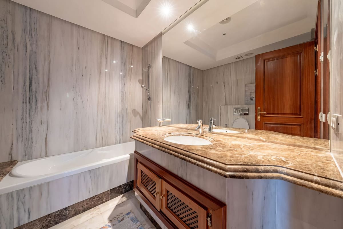 3-slaapkamer appartement aan het strand met overdraagbare toeristenvergunning | New Golden Mile, Estepona in New Golden Mile - foto 17