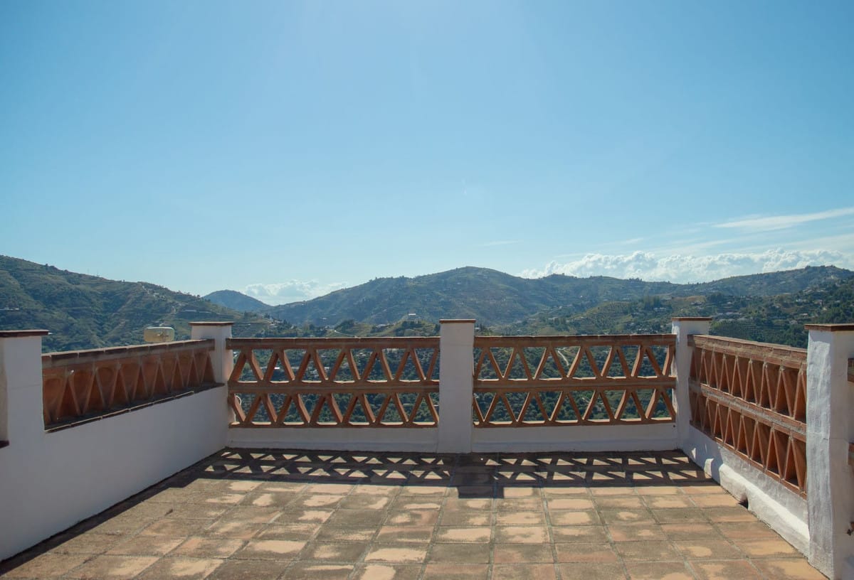 Rustiek charme en adembenemend uitzicht: villa met zwembad in het platteland van Frigiliana in Frigiliana - foto 3