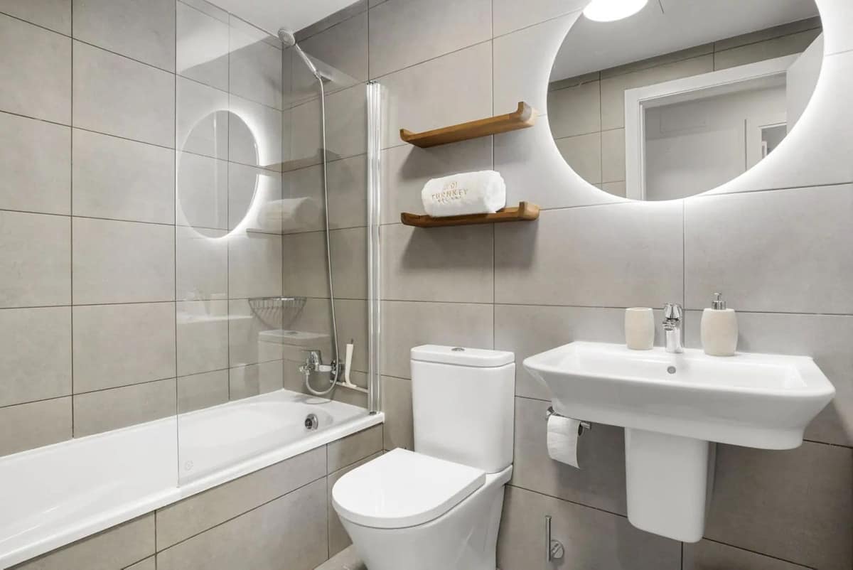 2-slaapkamer appartement in Estepona – terras en zwembadzicht in Estepona - foto 12