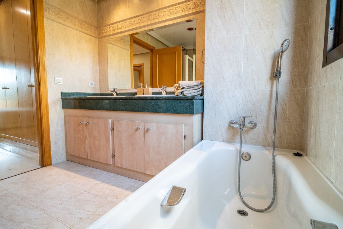 Appartement met 2 slaapkamers in Benahavís in Benahavís - foto 7