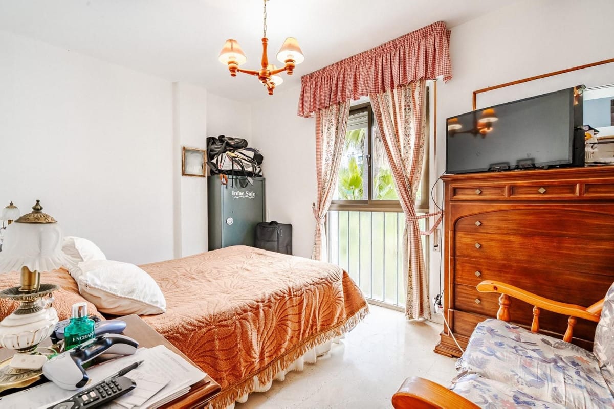 4-slaapkamer villa in Estepona met privégarage en tuin in Estepona - foto 8