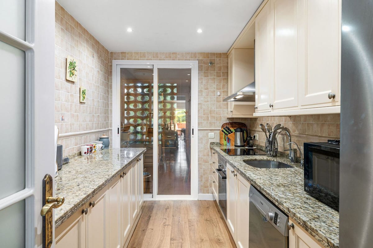 Appartement met twee slaapkamers in Marbella in Marbella - foto 13