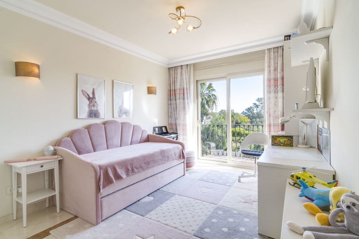 Prachtige 5-slaapkamer villa in Atalaya, Estepona in Estepona - foto 17
