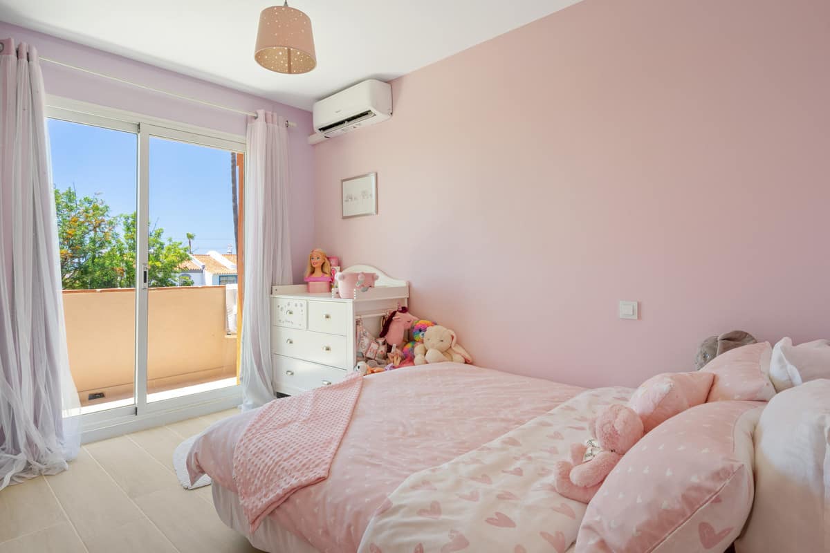 Drie slaapkamers stadswoning met privé-tuin in Nueva Atalaya, Estepona in Estepona - foto 18